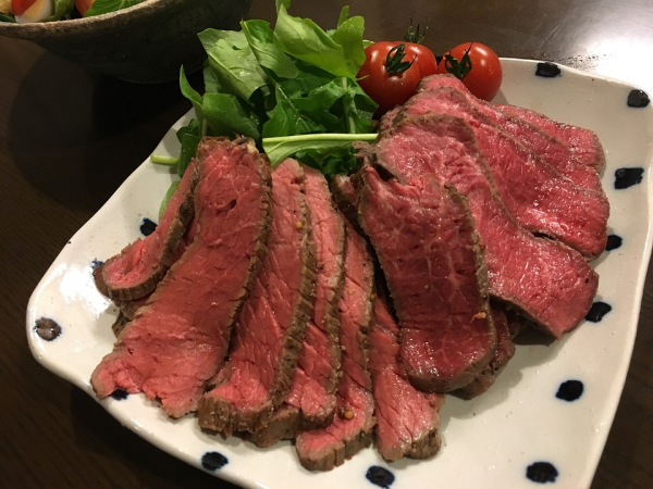Fogadjunk, hogy a Wagyu marháknak jobb dolguk van, mint neked! Fogadjunk, hogy a Wagyu marháknak jobb dolguk van, mint neked!